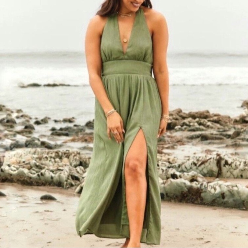 Abercrombie & Fitch Green Plisse Halter Maxi dress size Medium - Picture 8 of 8